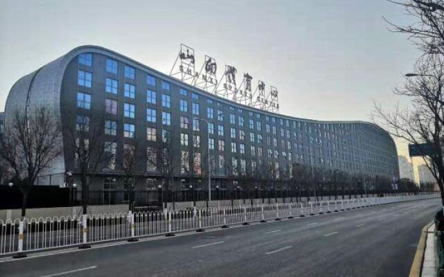 IU Hotels Taiyuan Jinyanghu Hongdenglong Stadiums
