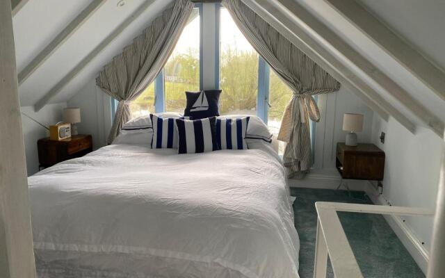 Gorgeous Bruton Chic Lakeside Boat House.