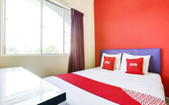 OYO 89615 T Family Hotel