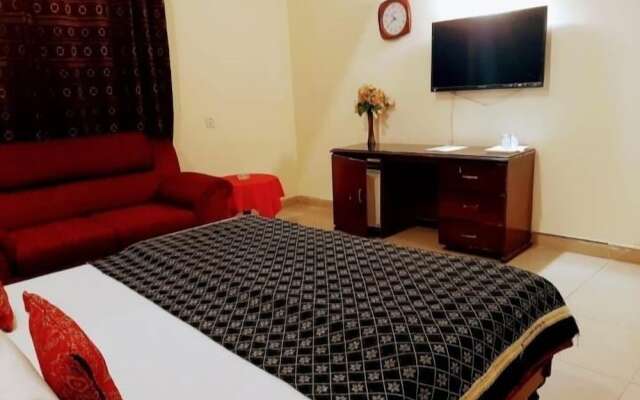 Grand One Hotel Faisal Town