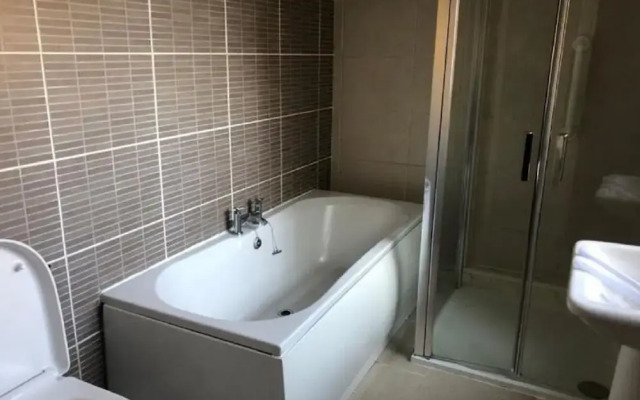New 3 bed House LFC Layover
