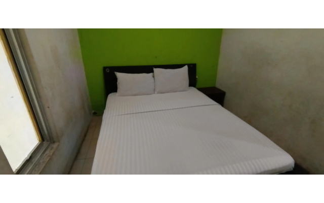 Hotel O Wisma Aluh AmbakNearPantai batu lima Asbullah tmbngn – Guest Rooms – Batu Tungku