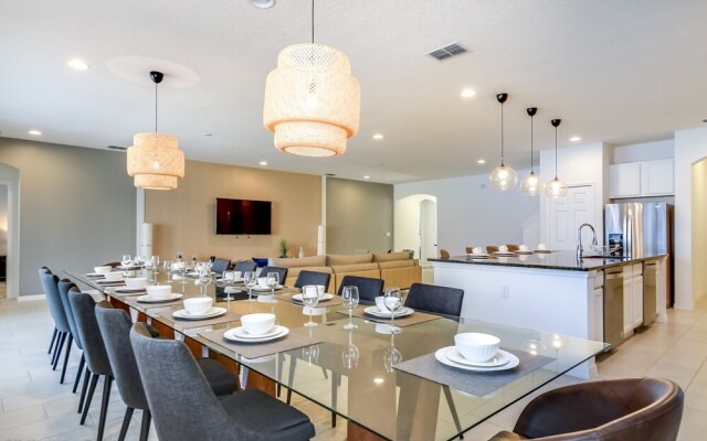 14 Bdrm 11 BA Sleeps 30