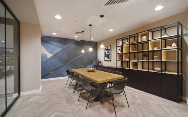 One Bedroom Luxury Flat in City Center