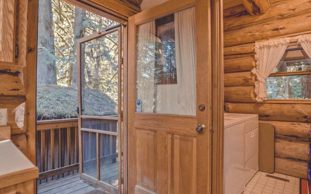 Bear Den Log Cabin
