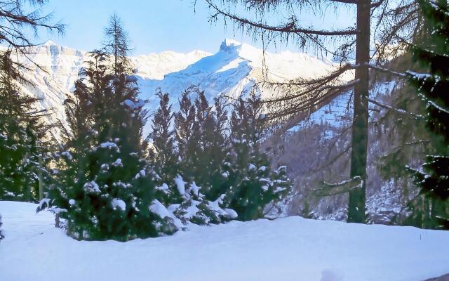 Lovely Chalet 500m From Transport