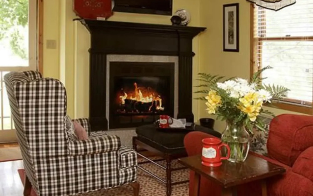 Heartstone Inn B&B & Cottages
