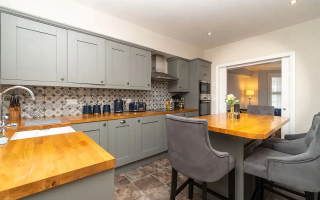 Homely and Modern Maisonette in Vibrant Bristol