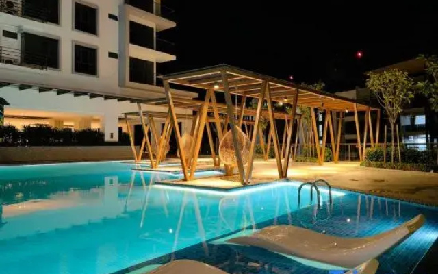 Urban Retreat @ K Avenue • Pool • Paid Parking