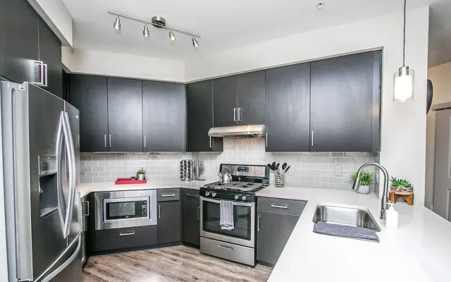 Rooftop Pool-Close 2 Shops-Dining-C4419