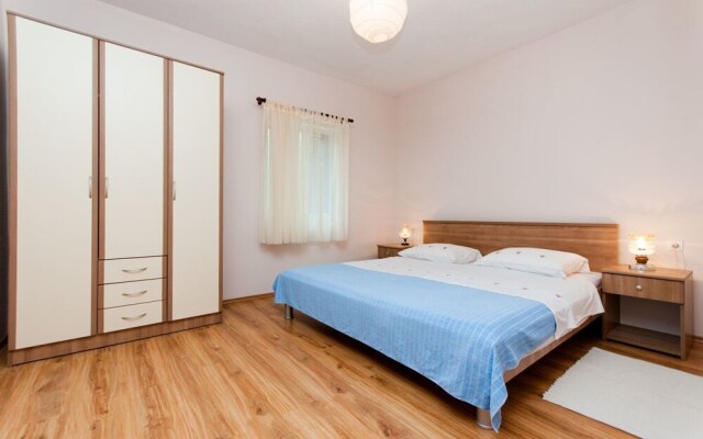 Apartments Mladen