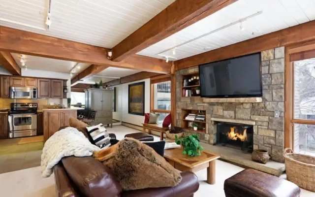 Snowmass Village 2 Bedroom Platinum-rated Ski In, Ski Out Condo