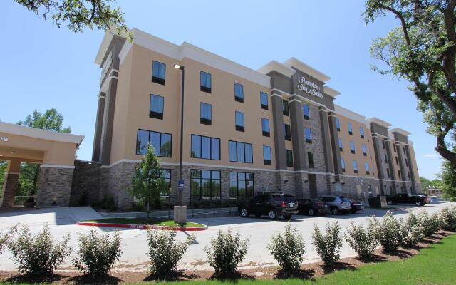 Hampton Inn & Suites Dallas Market Center