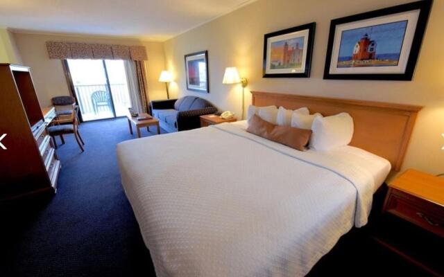 Grand Mackinaw Beachfront and Waterpark