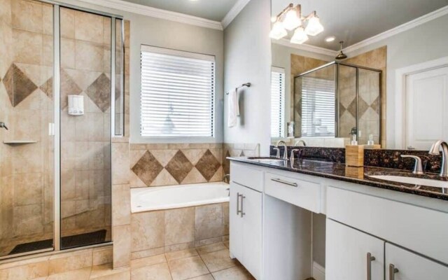 Grand Oak Lawn Town Home