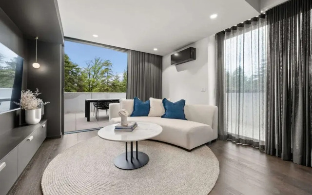 Braddon Studio With Communal BBQ