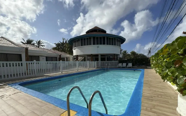 Hotel On Vacation Blue Reef