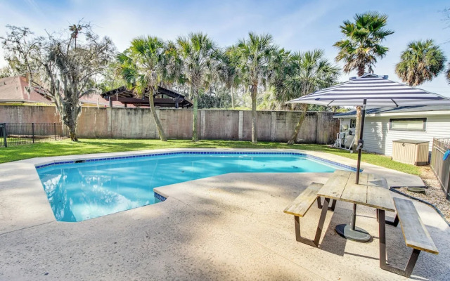 Riverfront Savannah Getaway w/ Pool & Dock!