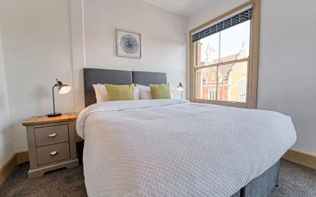 Host Stay Upper Tything Apartment