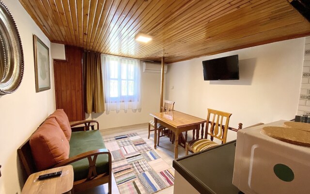 Old Town Famous Aparts