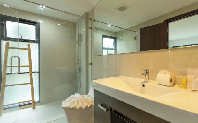 100mBeachfront gym Swimming Pools c100