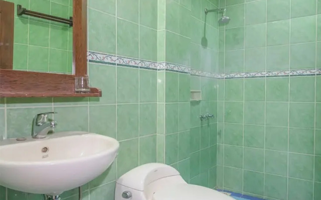 Super OYO Townhouse Oak Maxi Hotel Legian