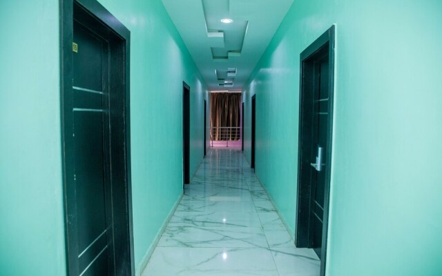 Emmy Hotel And Suites