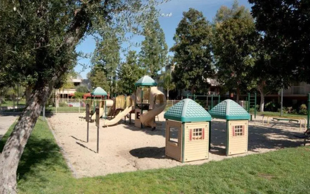 eaves Woodland Hills