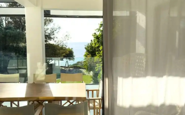 Secluded Oasis With Stunning Views Private Beach