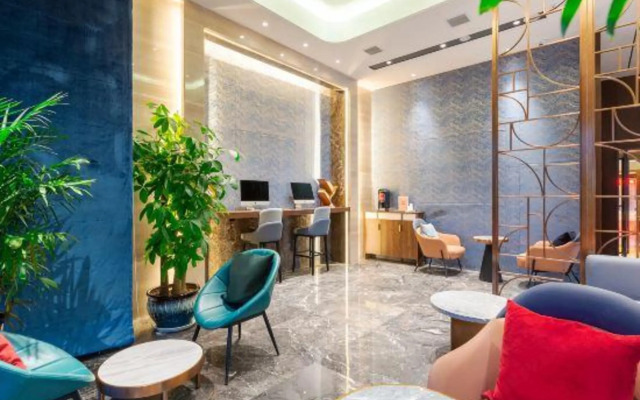 Yitel Collection Hotel (Anshun Huangguoshu Avenue RT-MART)