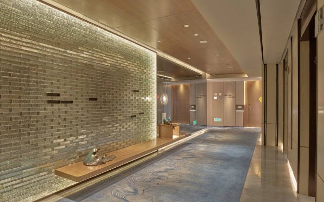 HUALUXE Nanjing Yangtze River by IHG