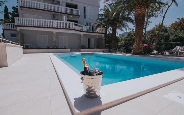 Pool Apartments Galeb