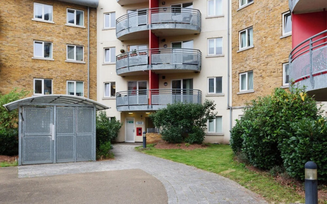 Modern Apartment in Bow