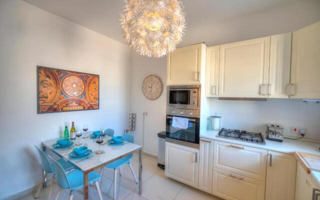 Charming 2 bedroom apartment close to Junior College ETUS1-1