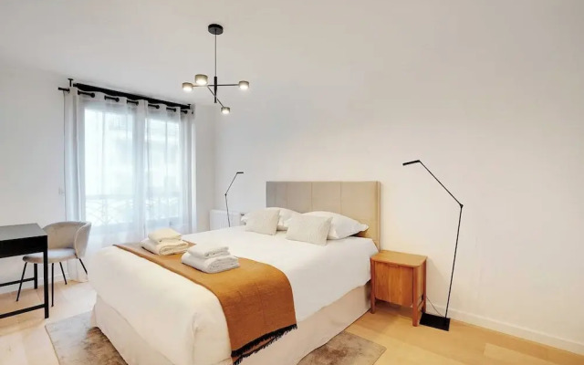 Sleek Apartment in Levallois-perret