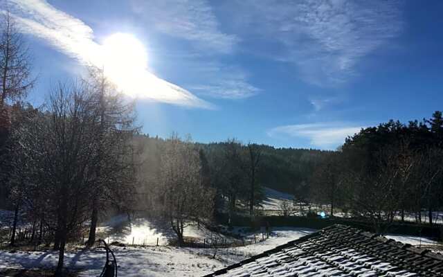 Une Suite a la Campagne (Adults Only)