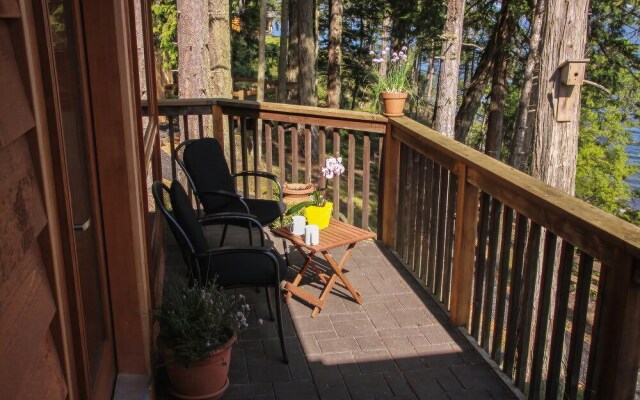 Salmonberry Inn
