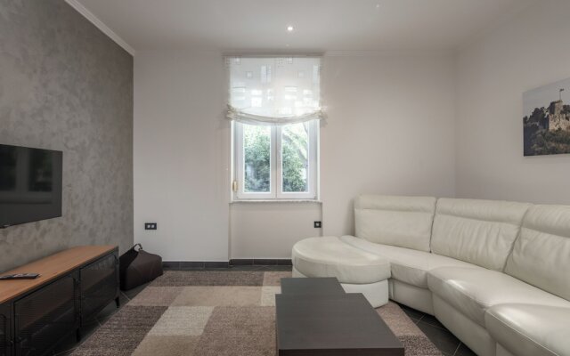 Quiet City Apartment Dexa