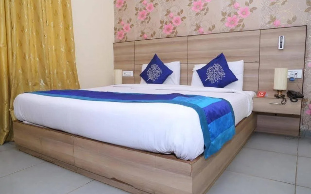 OYO Rooms Paras down Town Mall