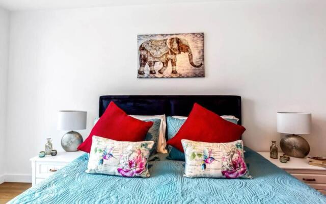 Stylish 2 Bed/2 Bath, Parking - Bracknell Centre
