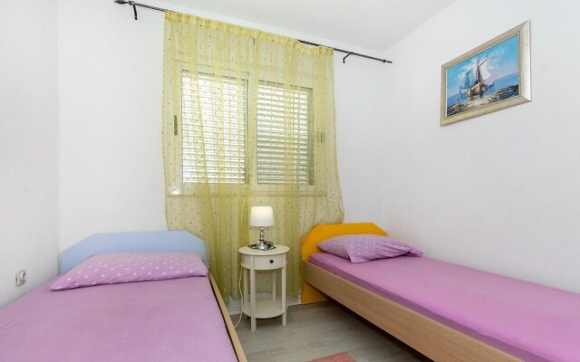 Nice Home in Komarna With Wifi and 2 Bedrooms