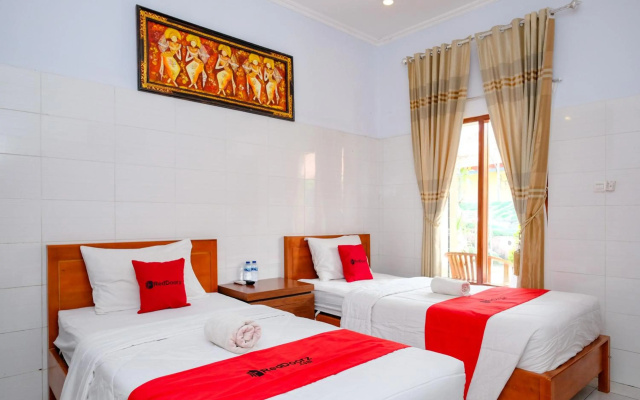 RedDoorz Plus @ Singaraja – Guest Rooms – Singaraja