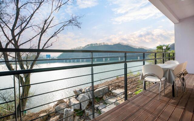 Nami Island Rivermoon Pension