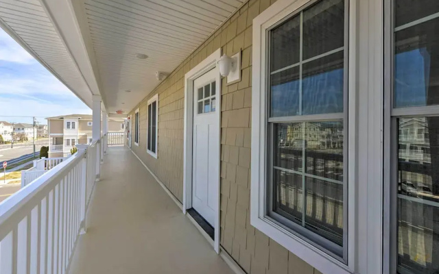 Welcoming Wildwood Condo ~ 1 Block to Beach!