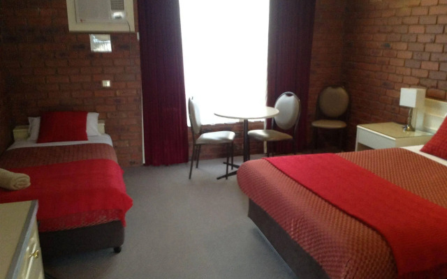 Melton Motor Inn & Apartments