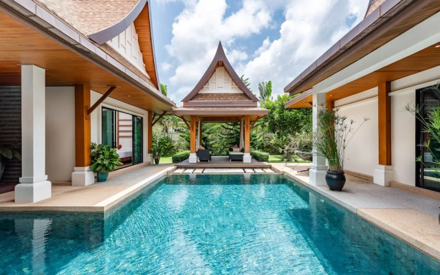 Champagne Pool Villa