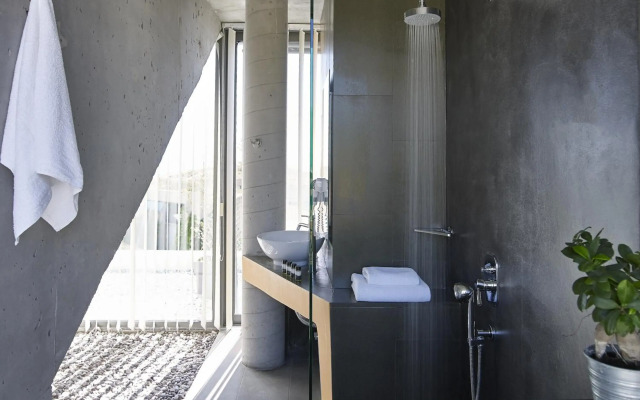 Leivatho Hotel