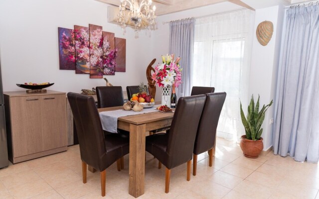 The Blue House Kolympia