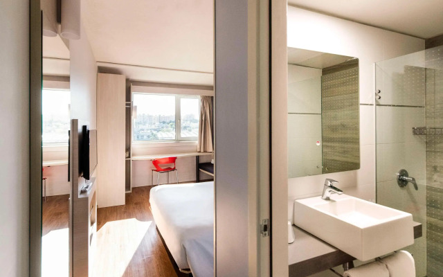 Hotel ibis Montevideo Rambla