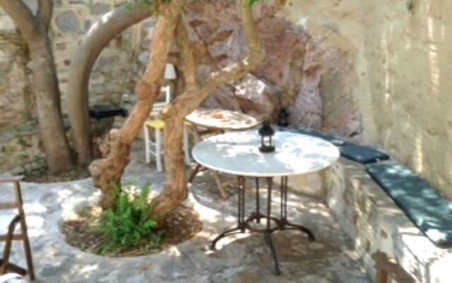 Enchanting Island House on Syros Island, Chroussa Village Surrounded b